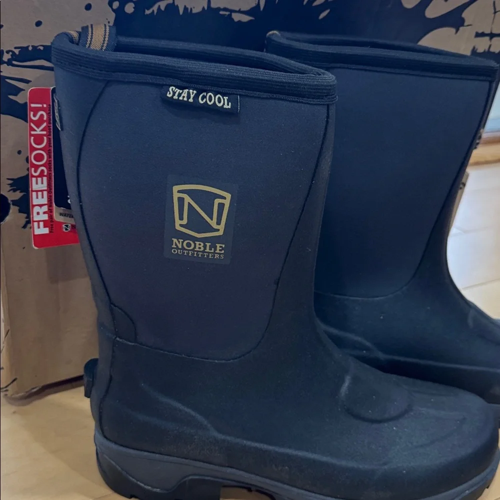 Noble Outfitters MUDS stay cool mid waterproof boots - size 10